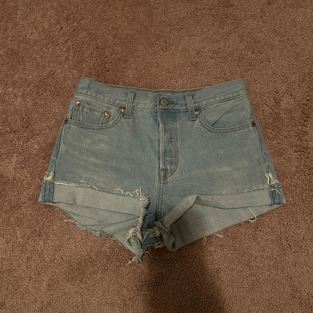 Levi’s Denim High Waisted Shorts - Picture 3 of 3